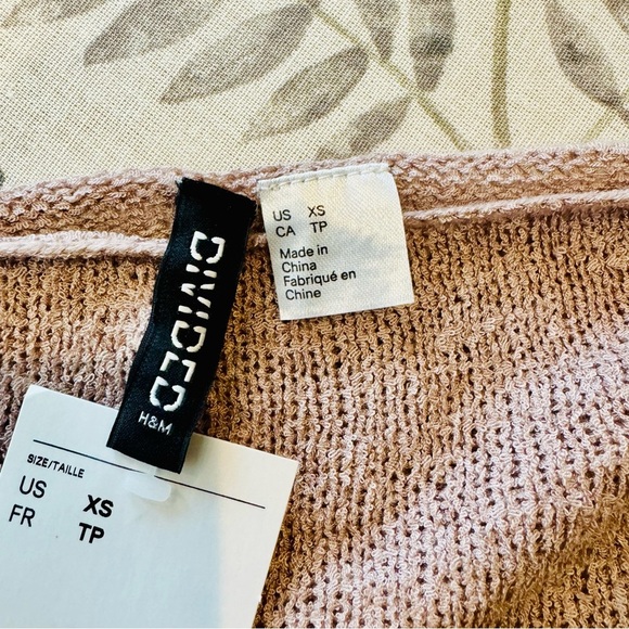 H&M | Soft Dusty Rose Sweater XS – Minimalist Chic Layering Top - Picture 11 of 13